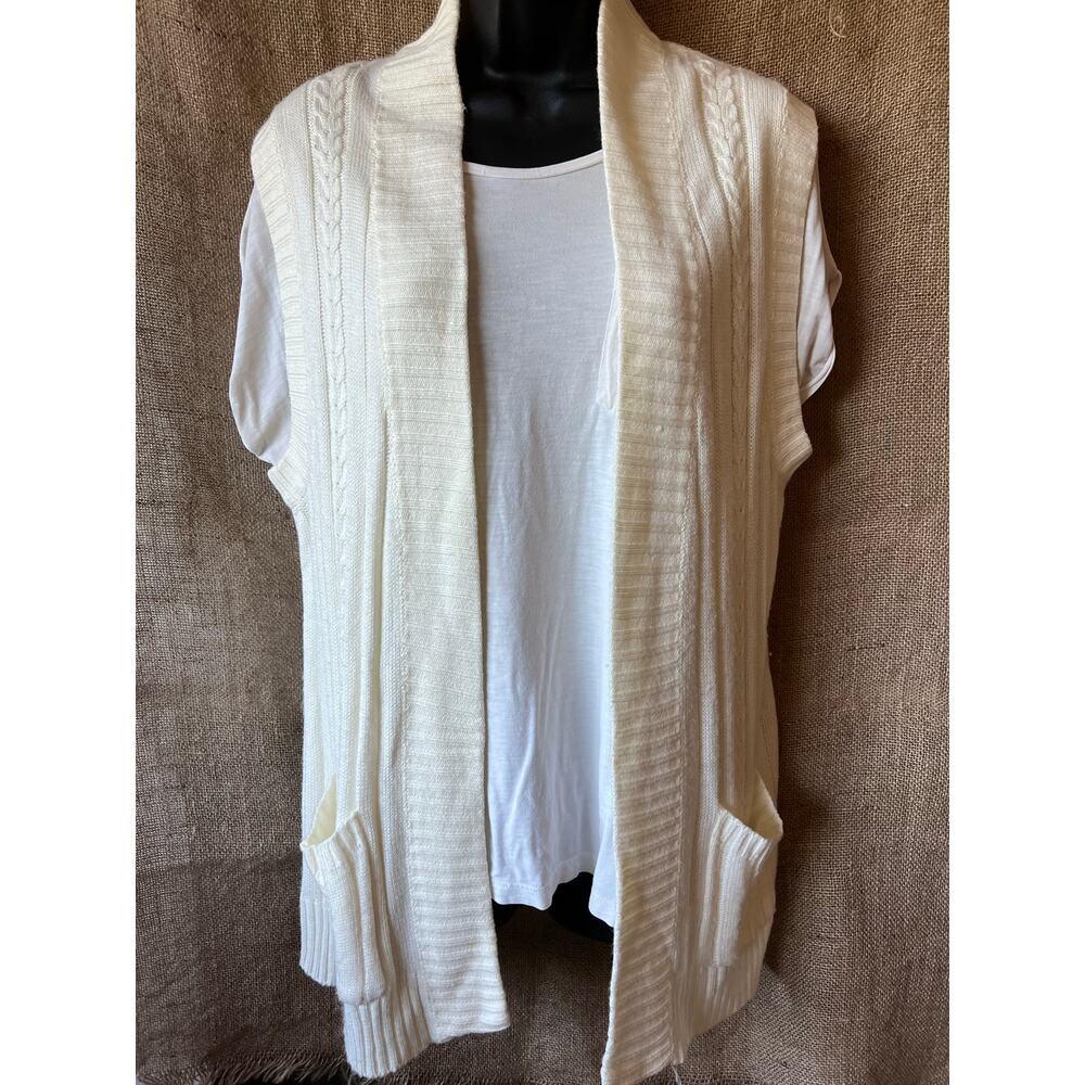 Vintage sleeveless ecru cream sweater The Gemini Collection